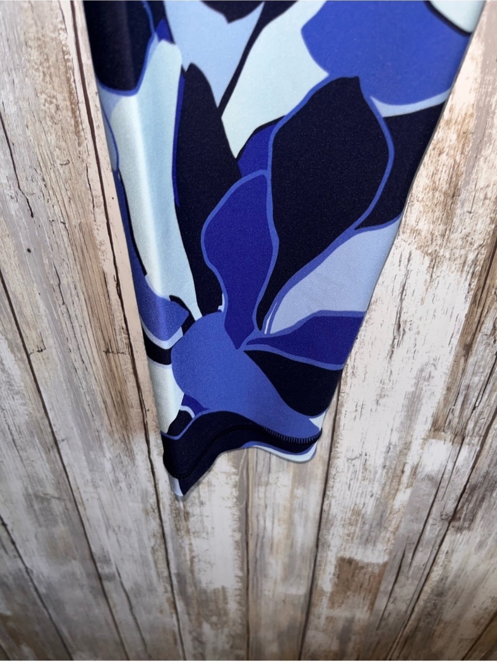 NWT Aerie OFFLINE Real Me Smocked High Rise Leggings Blue Floral L - Picture 4 of 8